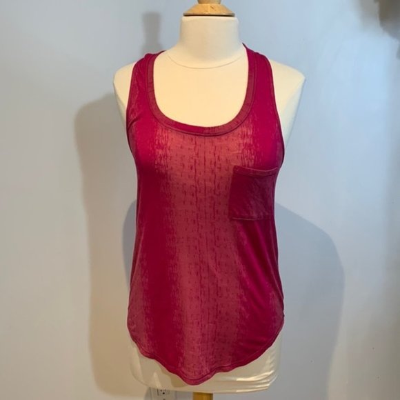 lululemon athletica Tops - Lululemon Hot pink Yogi Racerback lightweight pocket tank Size 8